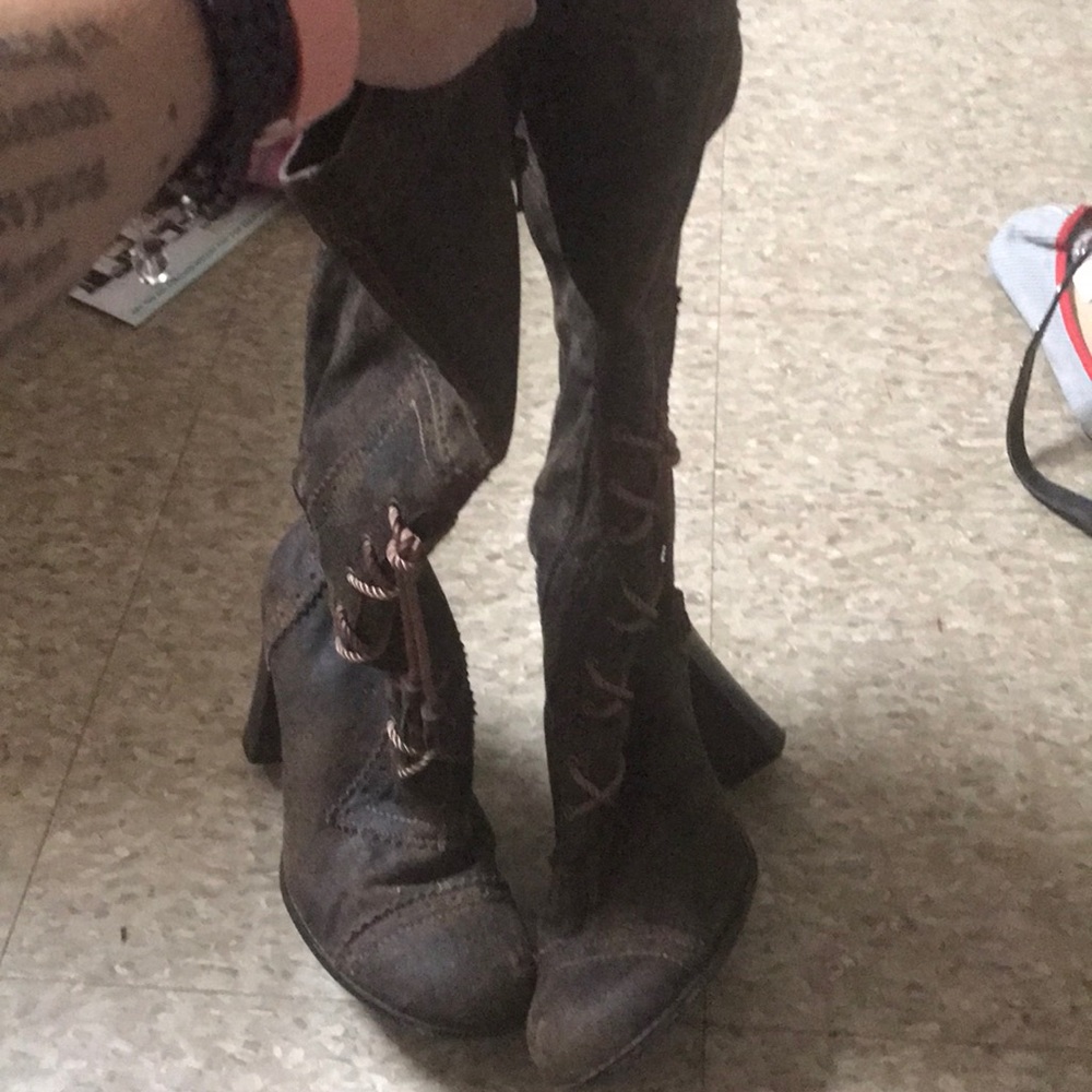 Heeled boots